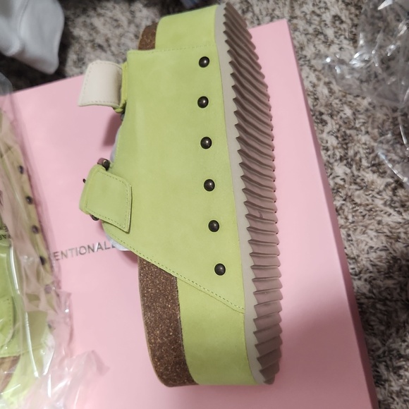 Free people internationally pistachio suede platform sandals - Picture 2 of 4